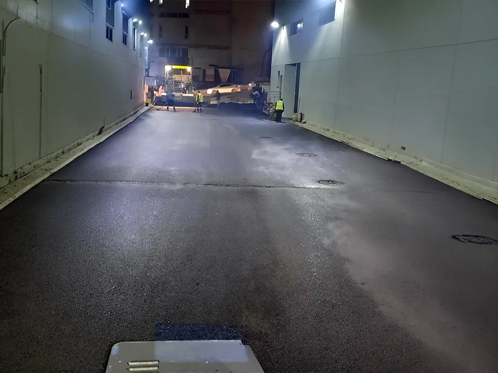 Fabrika İçi Yol — Gece Çalışması